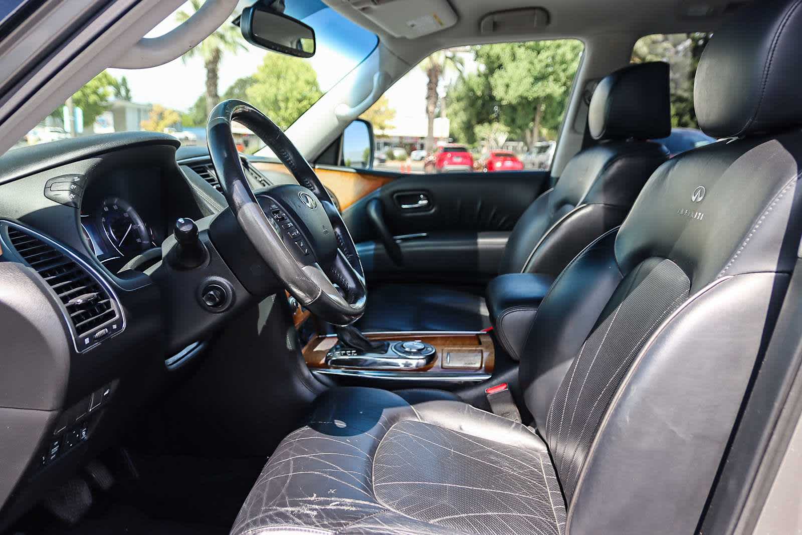 Thumbnail: 2011 INFINITI QX56 - 26