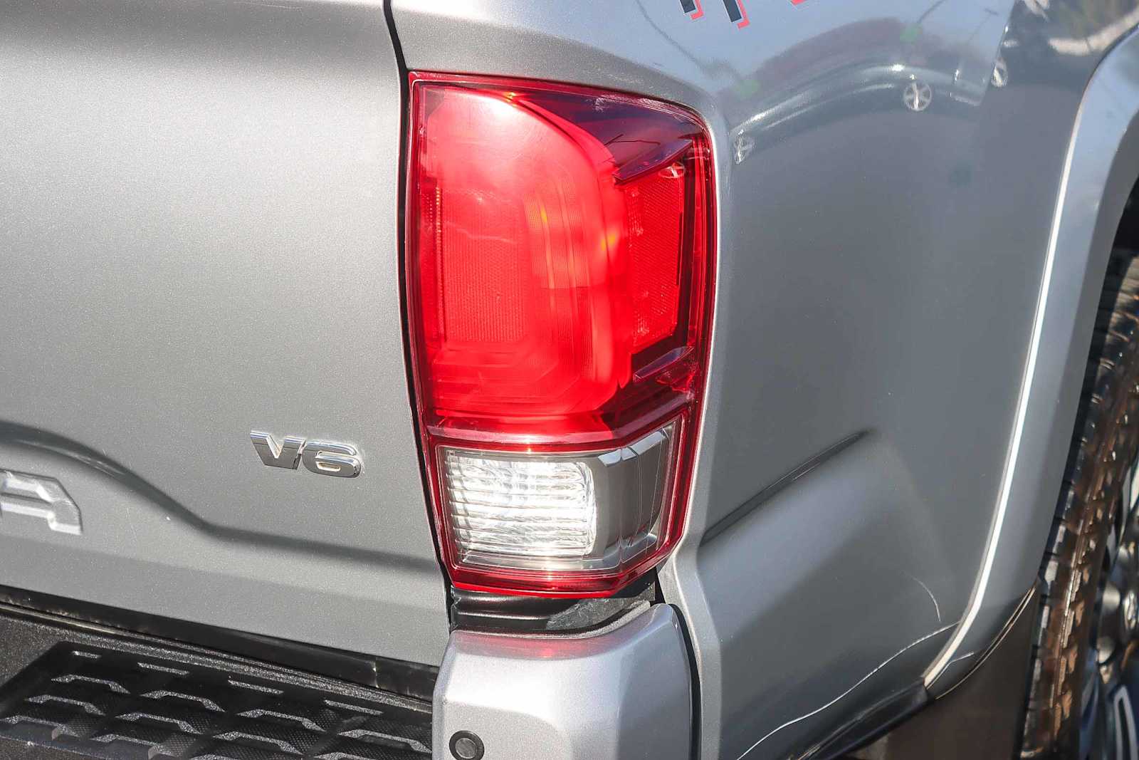 Thumbnail: 2016 Toyota Tacoma - 8