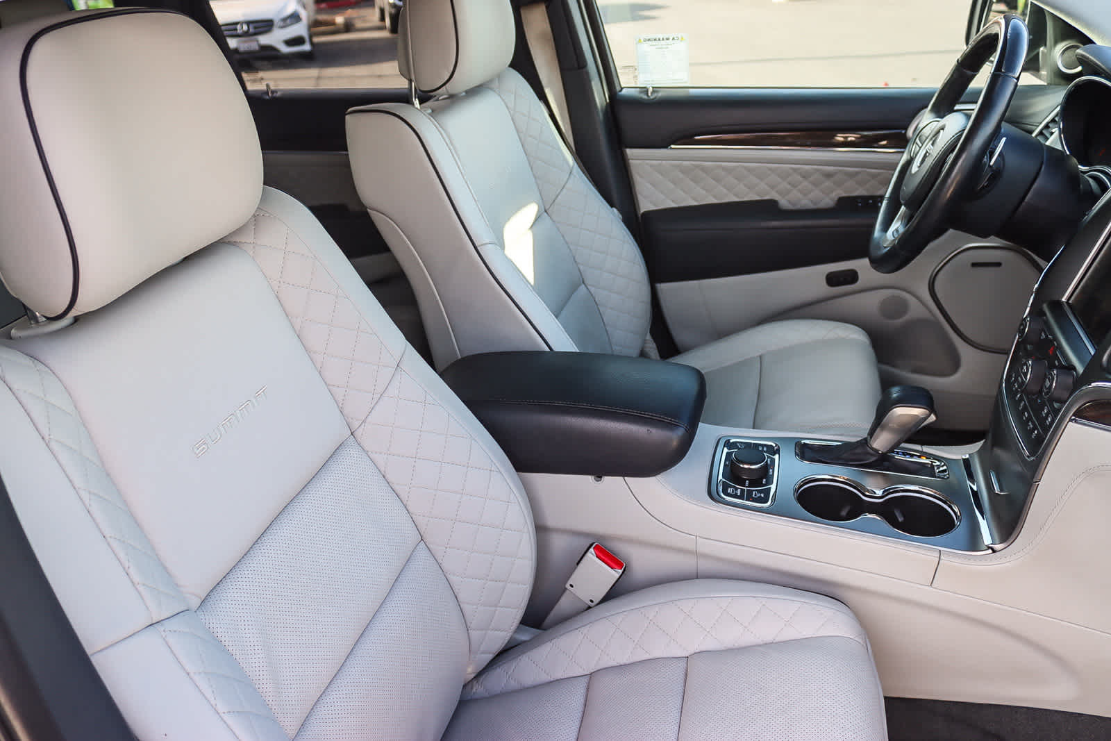 Thumbnail: 2017 Jeep Grand Cherokee - 15