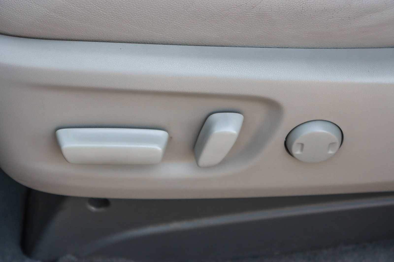 Thumbnail: 2016 Toyota Sienna - 20