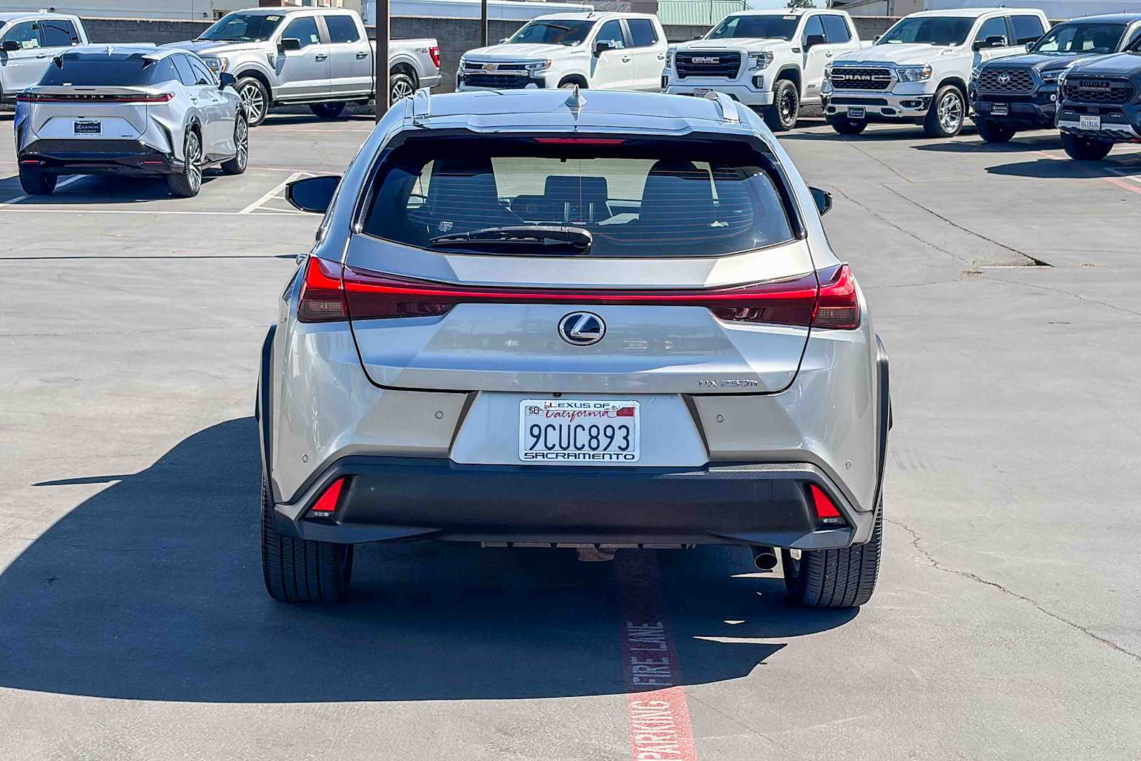 2022 LEXUS UX 250h photo 2