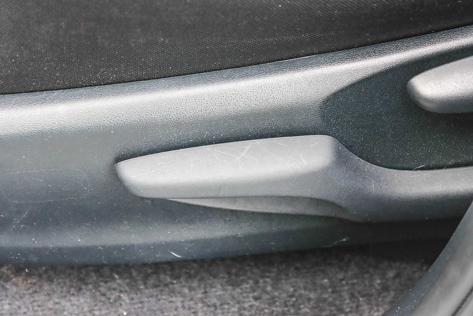 Thumbnail: 2018 Toyota RAV4 - 20