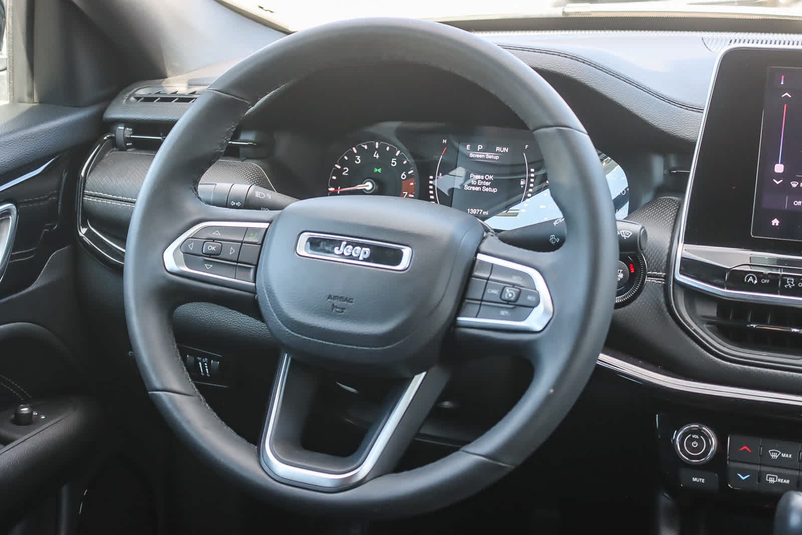 Thumbnail: 2022 Jeep Compass - 14