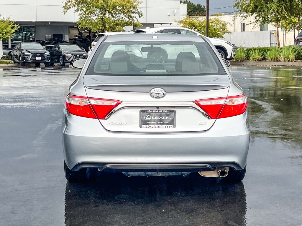 Used 2017 Toyota Camry SE Sedan
