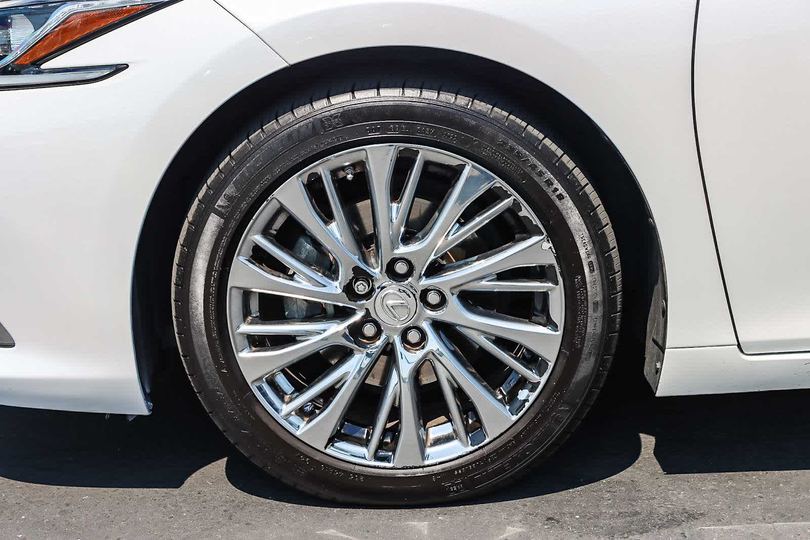Thumbnail: 2019 Lexus ES - 20