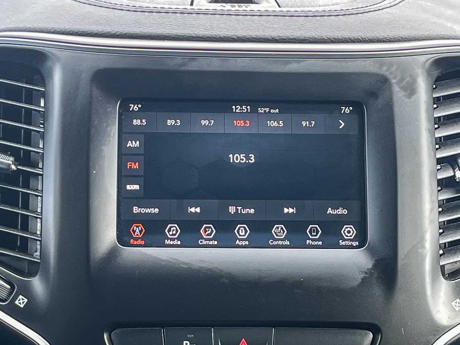 Thumbnail: 2019 Jeep Cherokee - 13