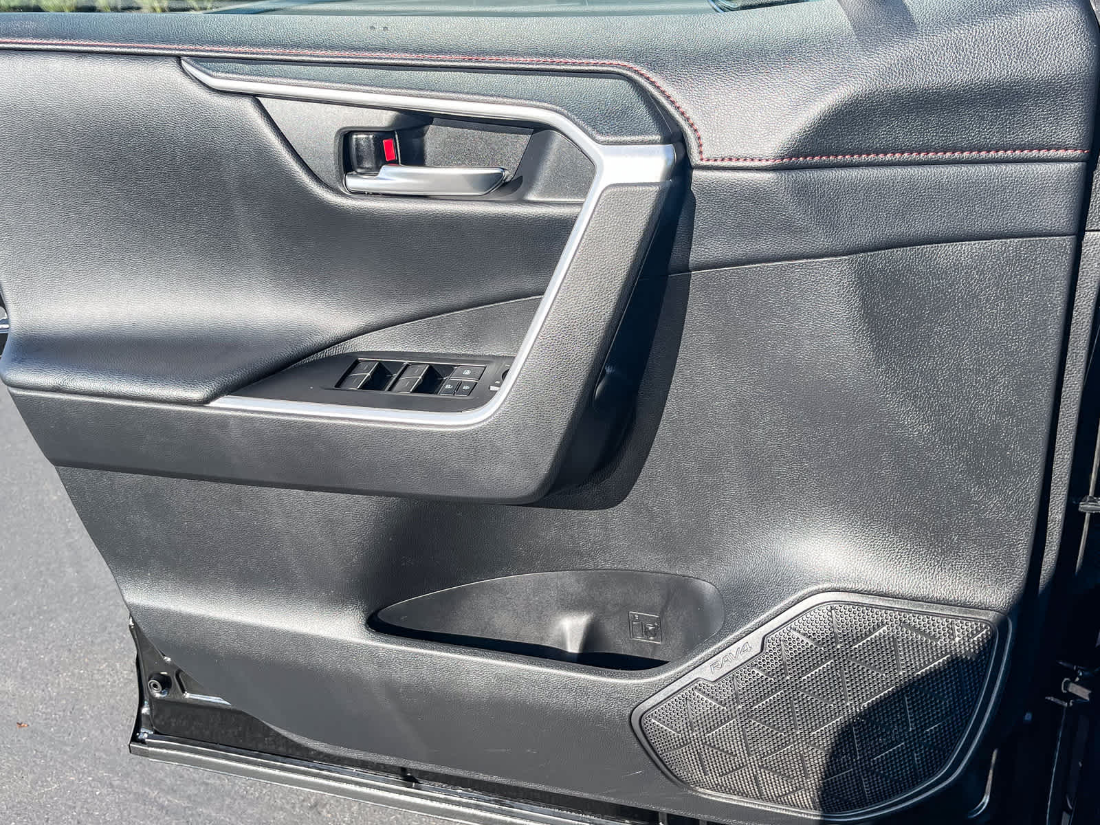 Thumbnail: 2022 Toyota RAV4 - 20