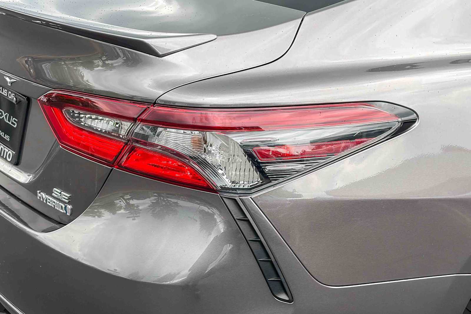 2022 Toyota Camry Hybrid SE photo 3