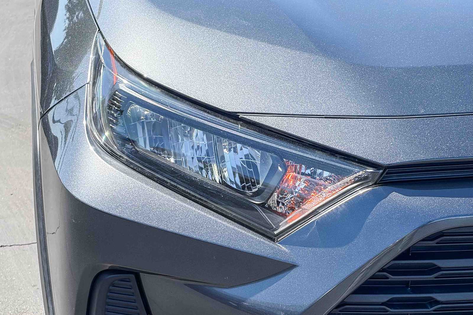 2019 Toyota RAV4 LE photo 6