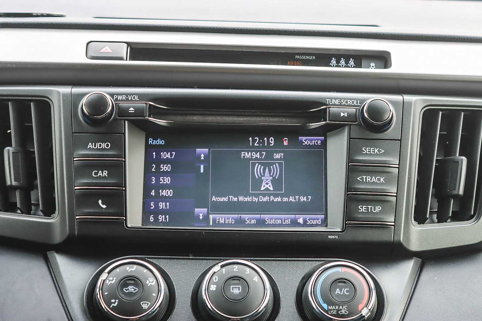 Thumbnail: 2018 Toyota RAV4 - 13