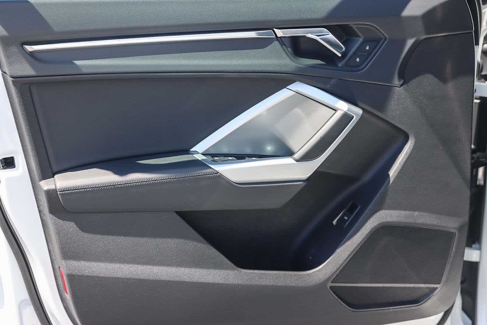 Thumbnail: 2020 Audi Q3 - 30