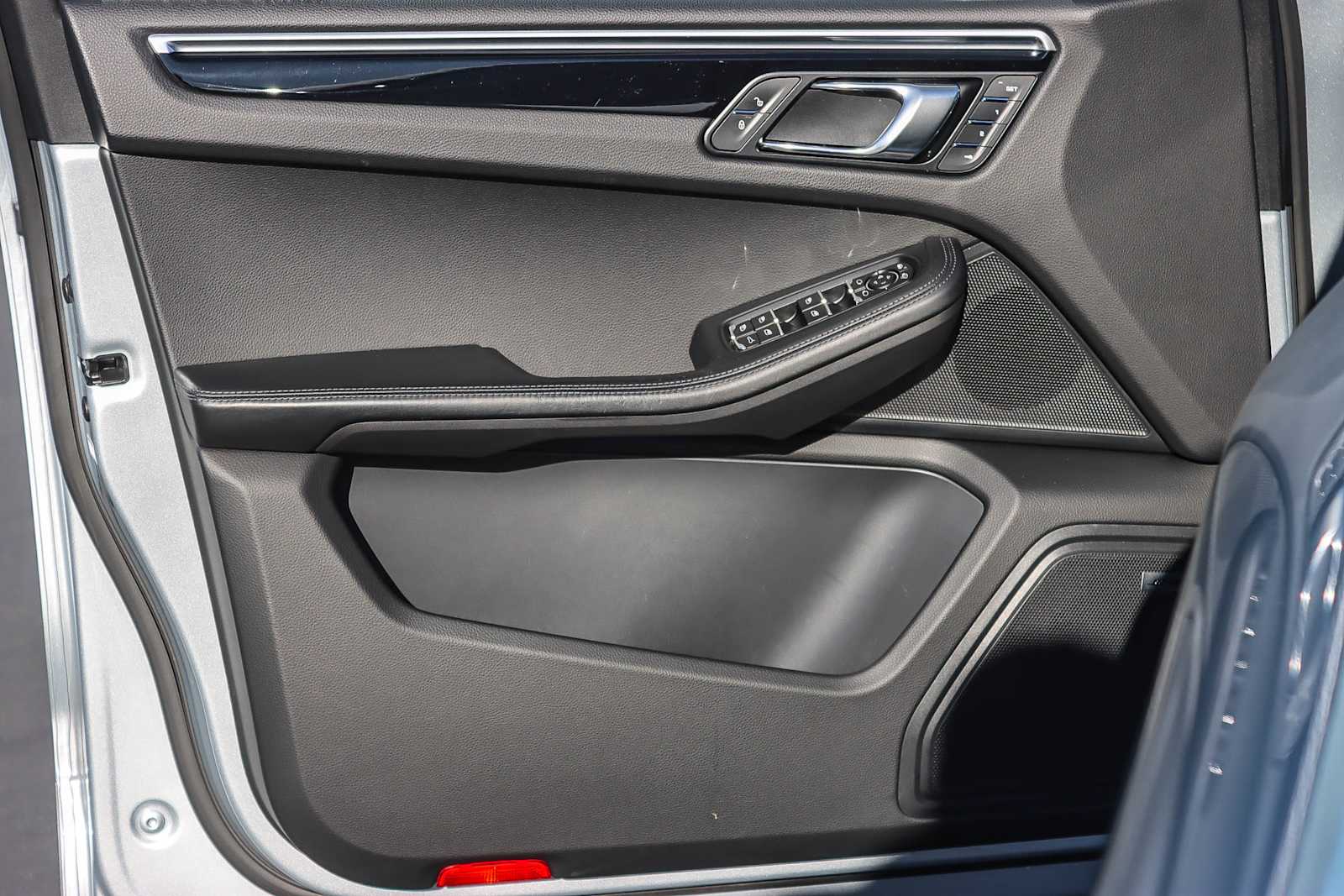 Thumbnail: 2018 Porsche Macan - 17