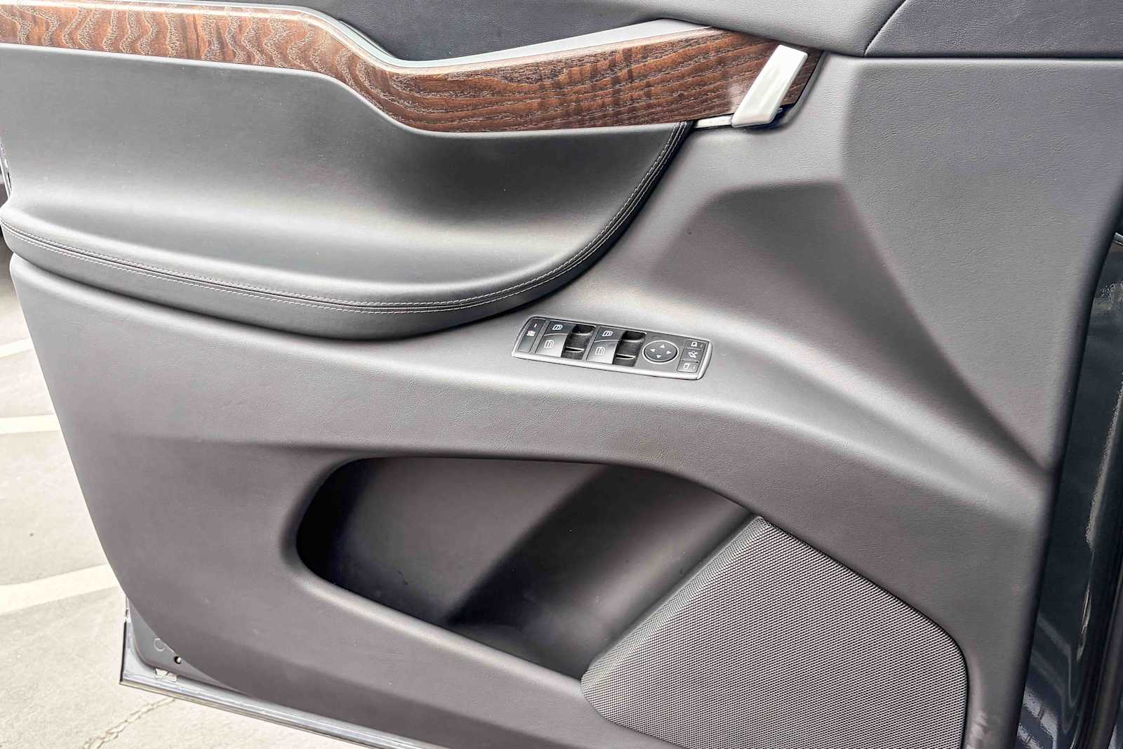 Thumbnail: 2020 Tesla Model X - 20