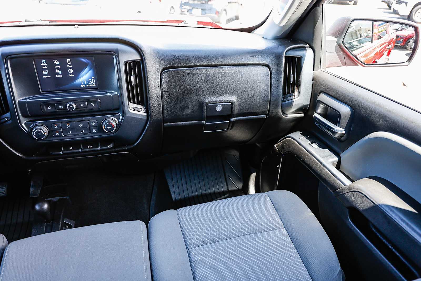 Thumbnail: 2018 Chevrolet Silverado 1500 - 27
