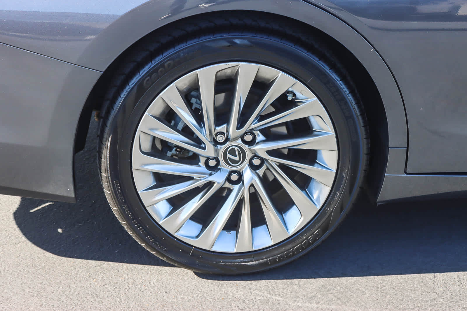 Thumbnail: 2022 Lexus ES - 10