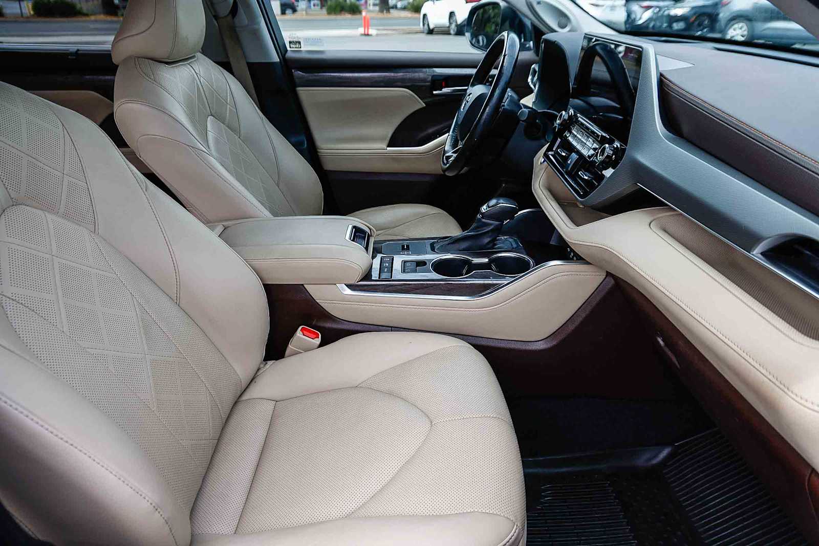 Thumbnail: 2021 Toyota Highlander - 18