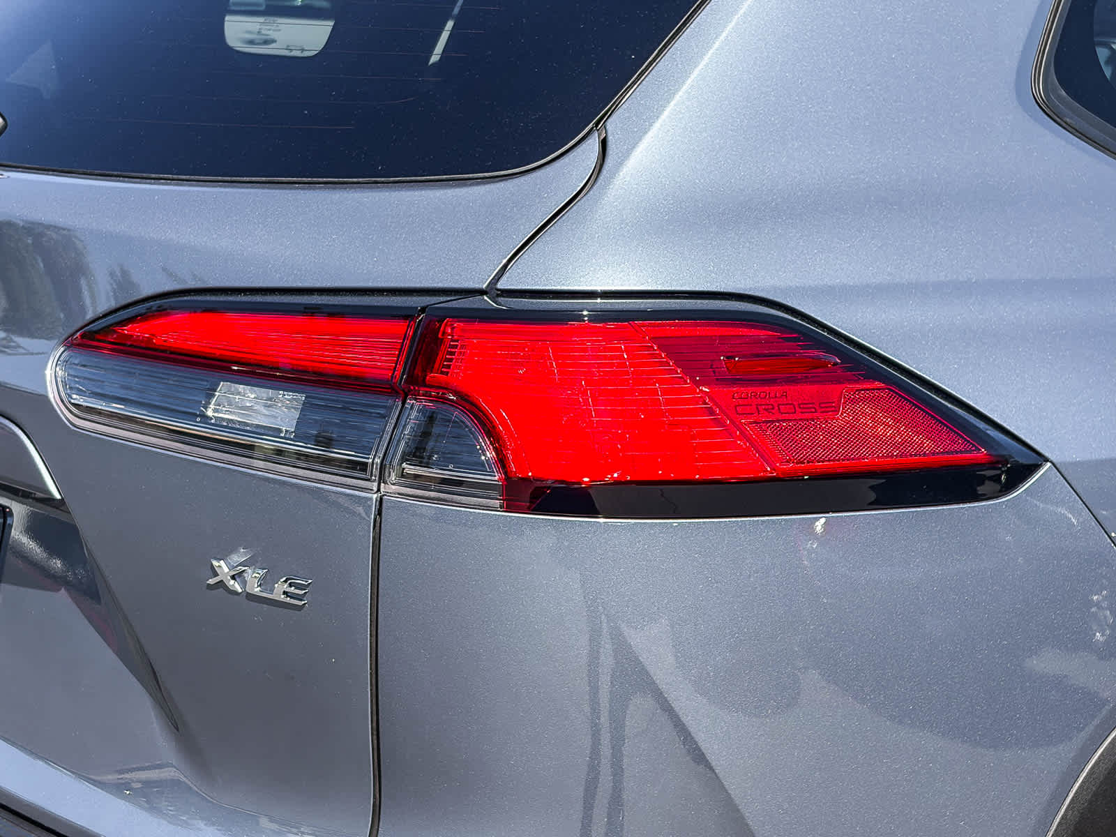 2024 Toyota Corolla Cross XLE photo 3