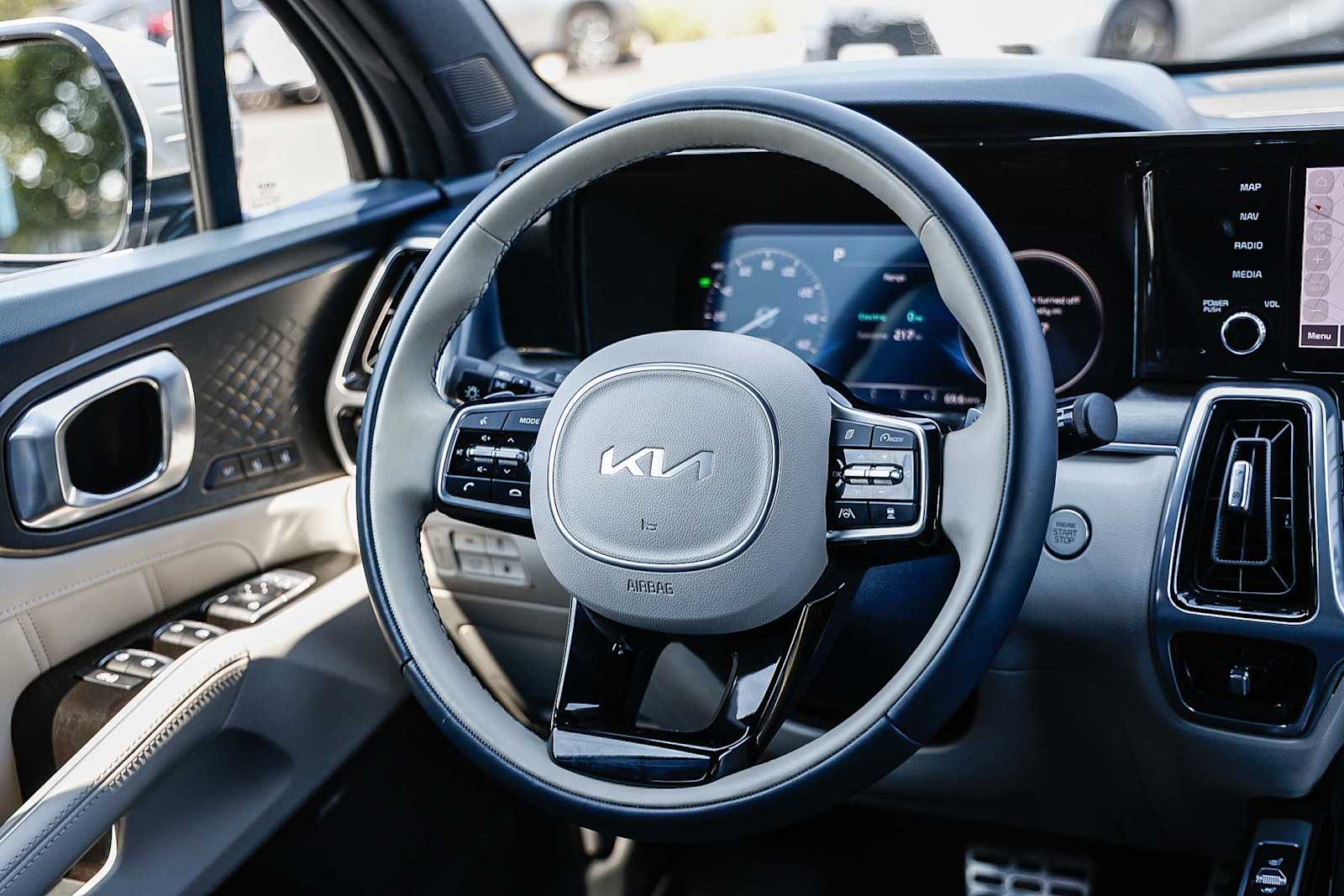 Thumbnail: 2023 Kia Sorento - 22