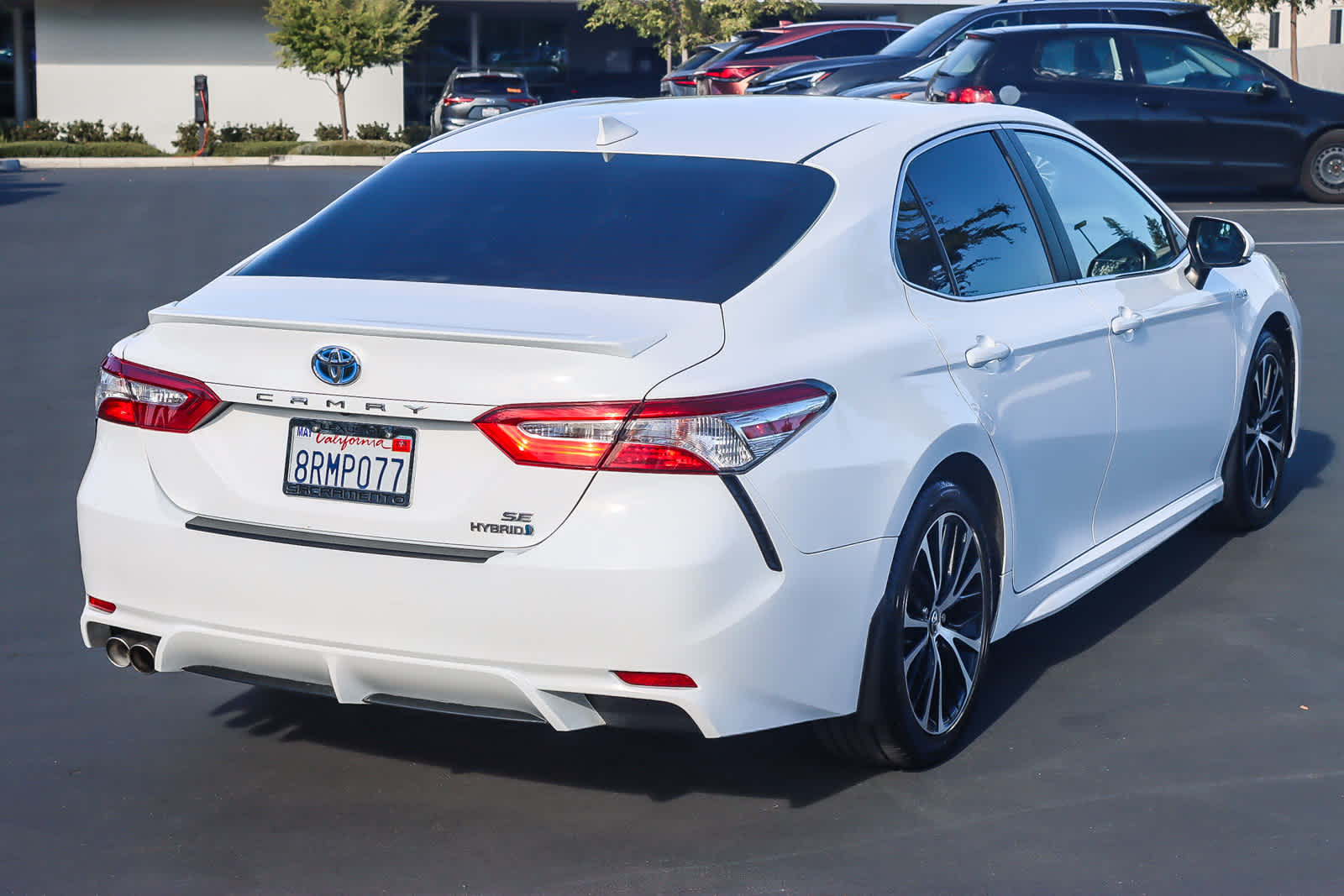 2020 Toyota Camry Hybrid SE photo 4