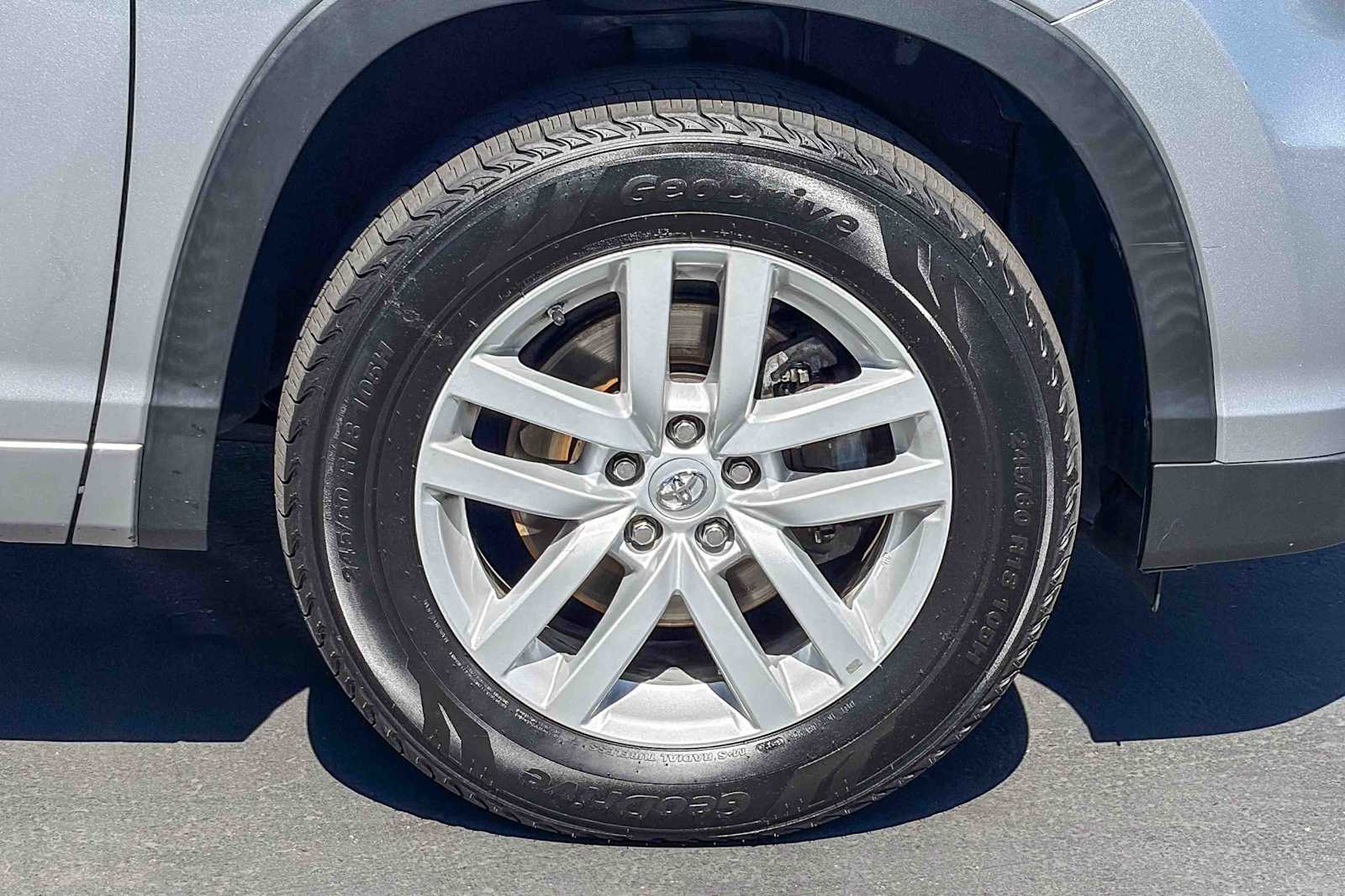 Thumbnail: 2015 Toyota Highlander - 9