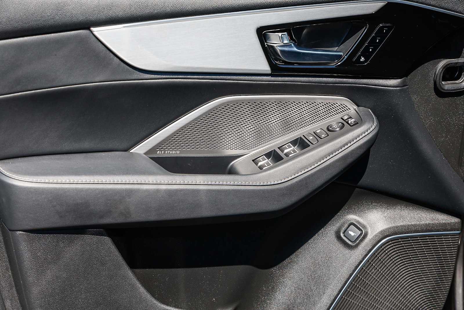 Thumbnail: 2023 Acura MDX - 31
