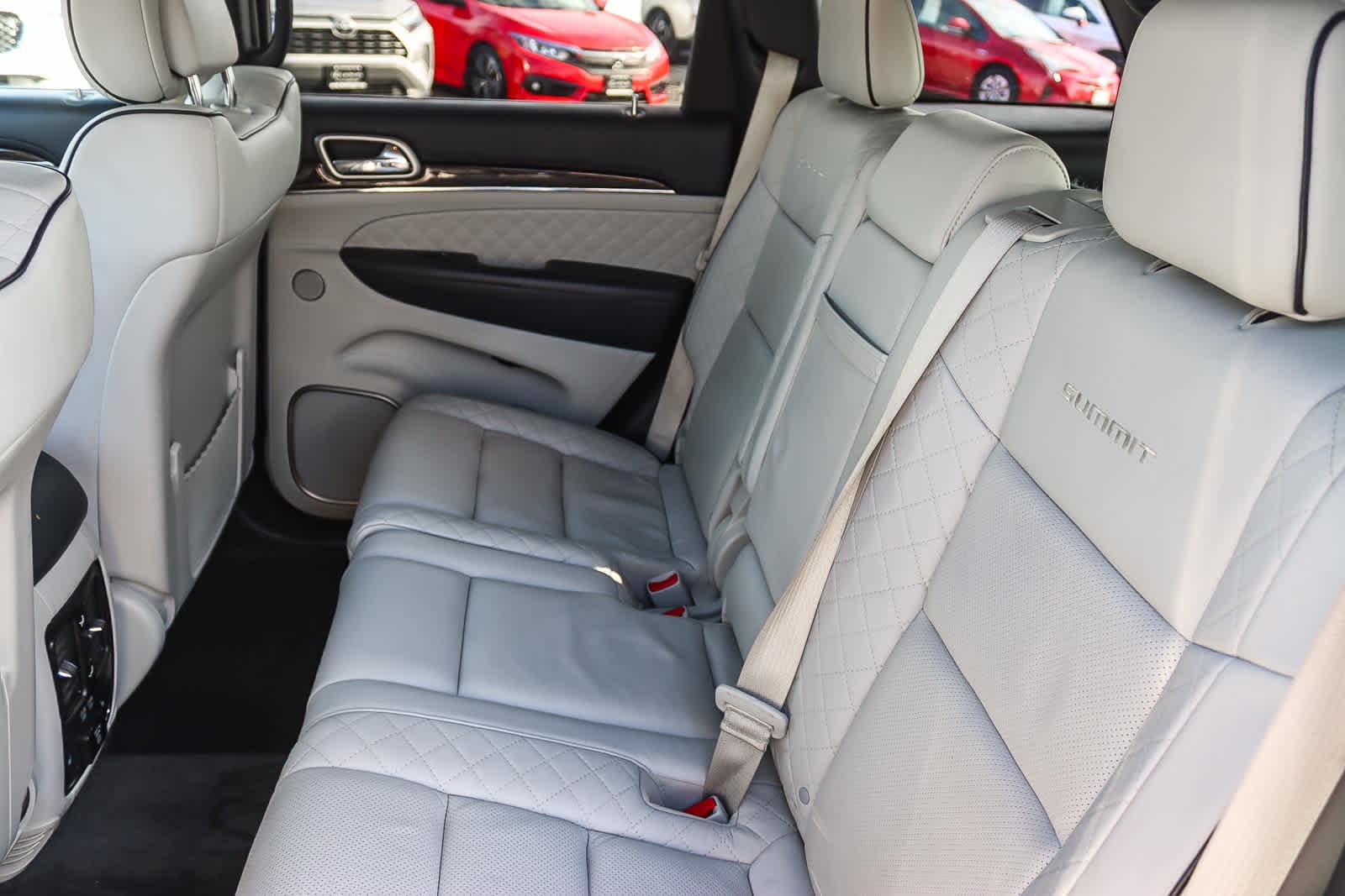 Thumbnail: 2017 Jeep Grand Cherokee - 17