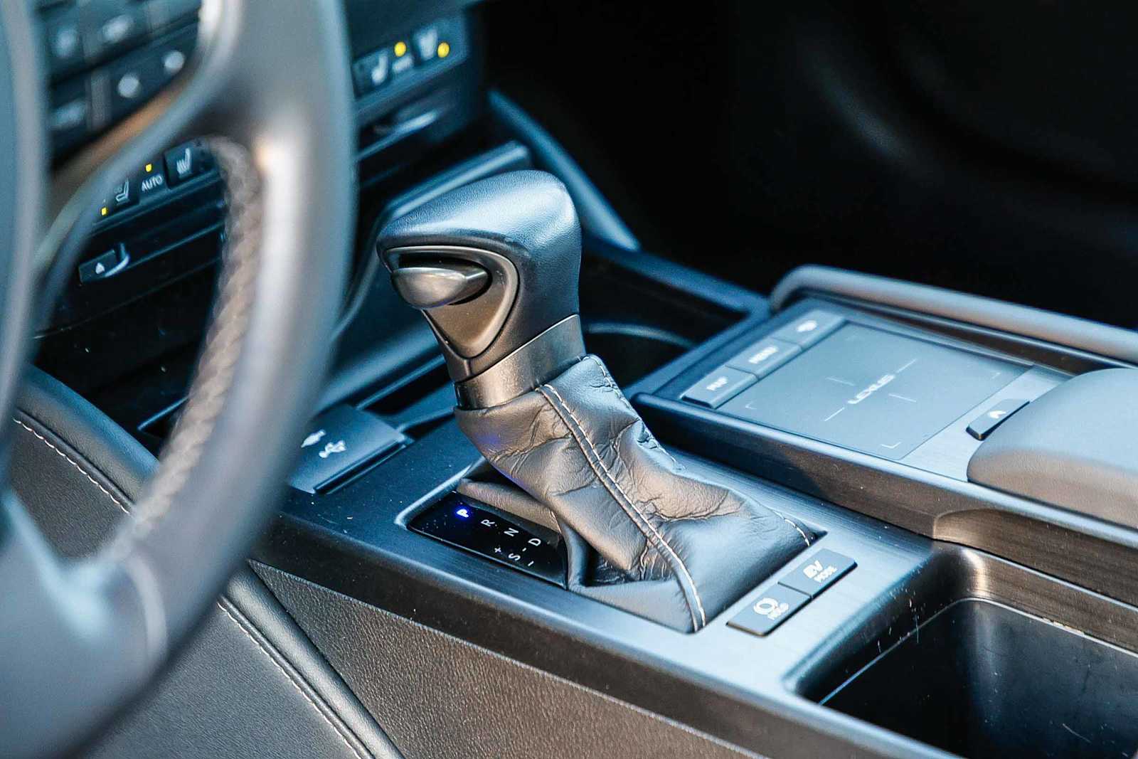 Thumbnail: 2021 Lexus ES - 21