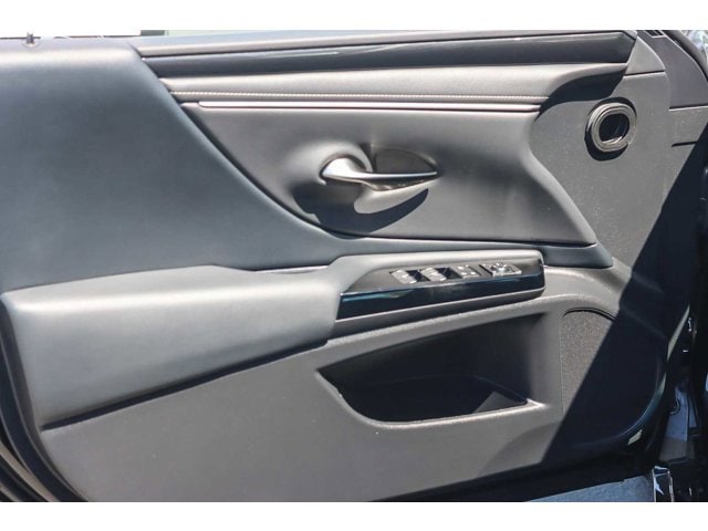 Thumbnail: 2025 Lexus ES - 21