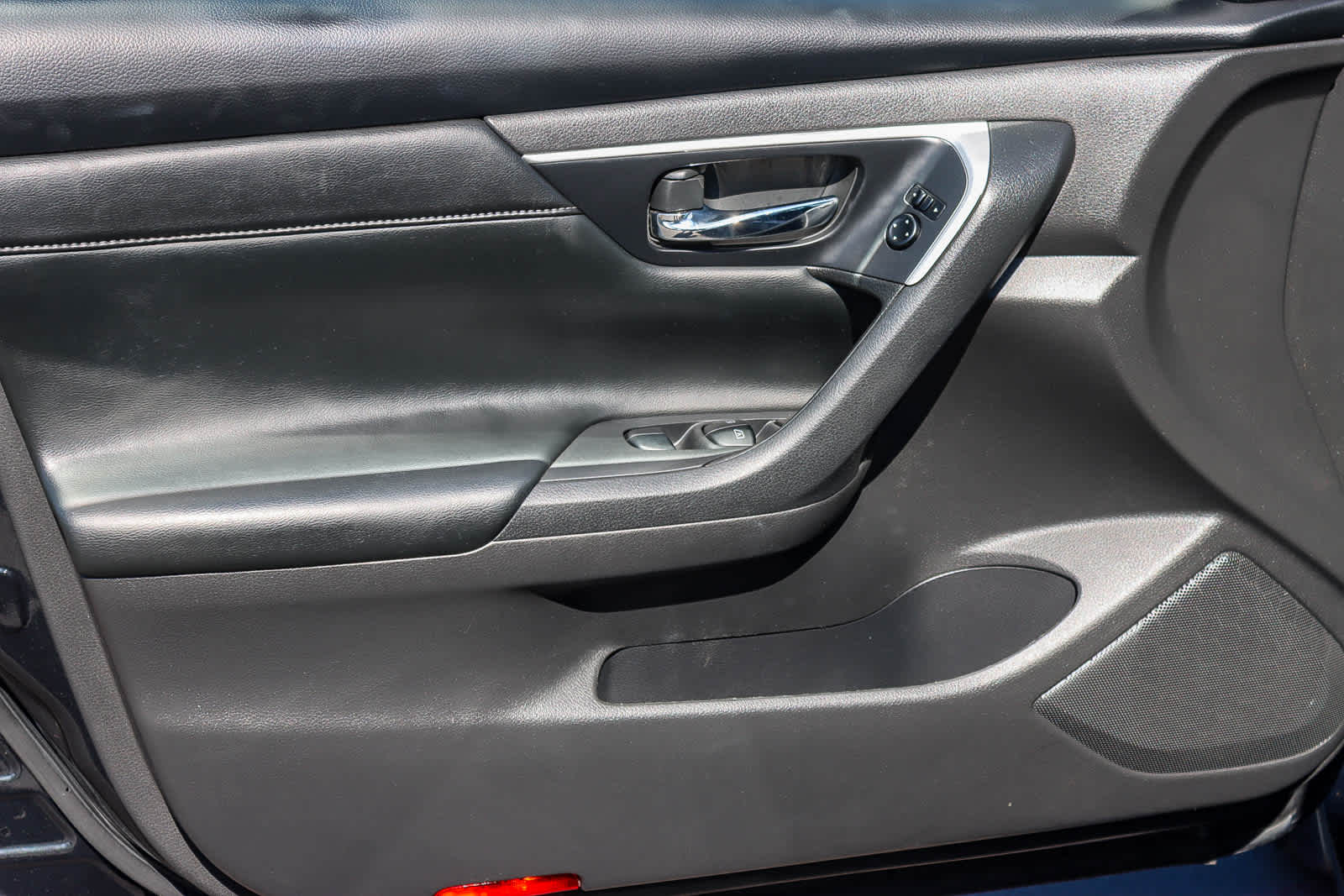 Thumbnail: 2016 Nissan Altima - 17