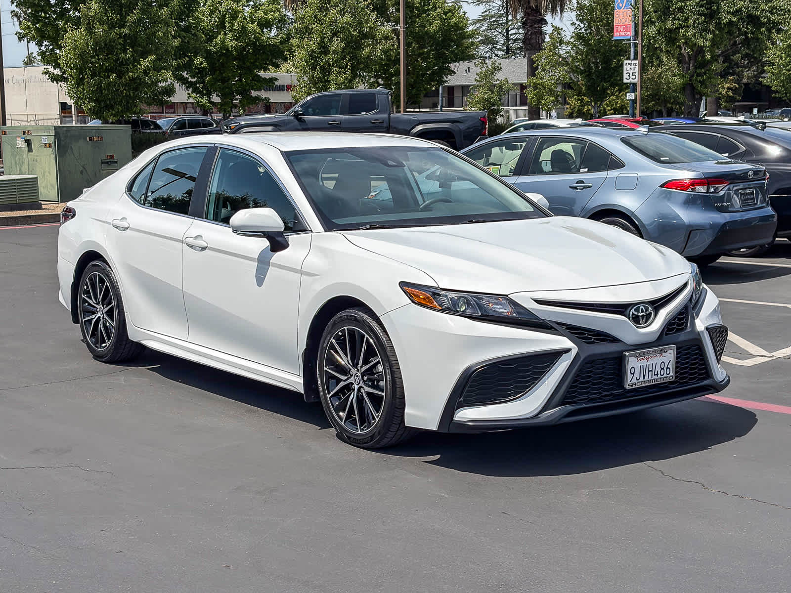 2024 Toyota Camry SE photo 4