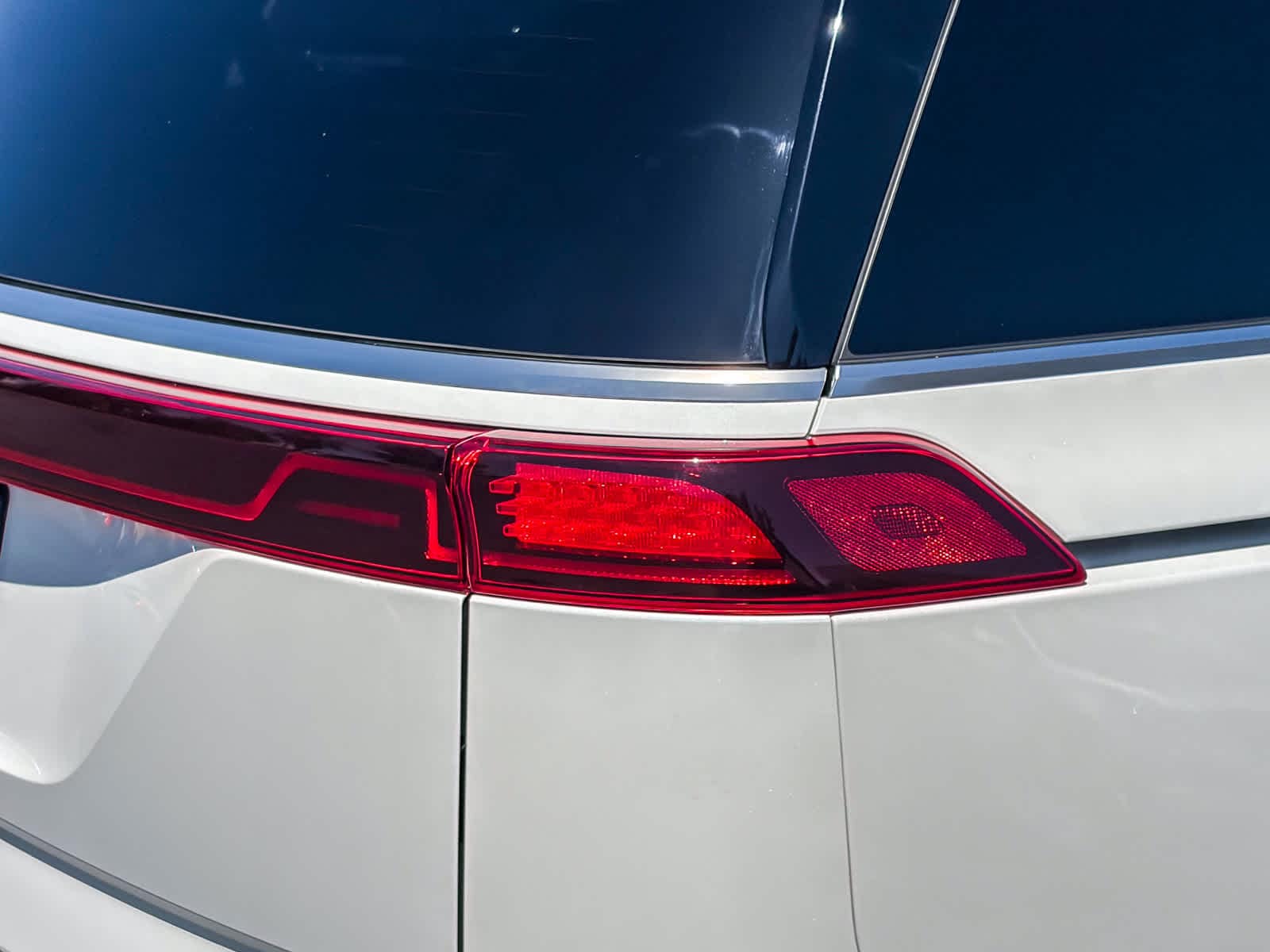 2023 Kia Carnival SX Prestige photo 3