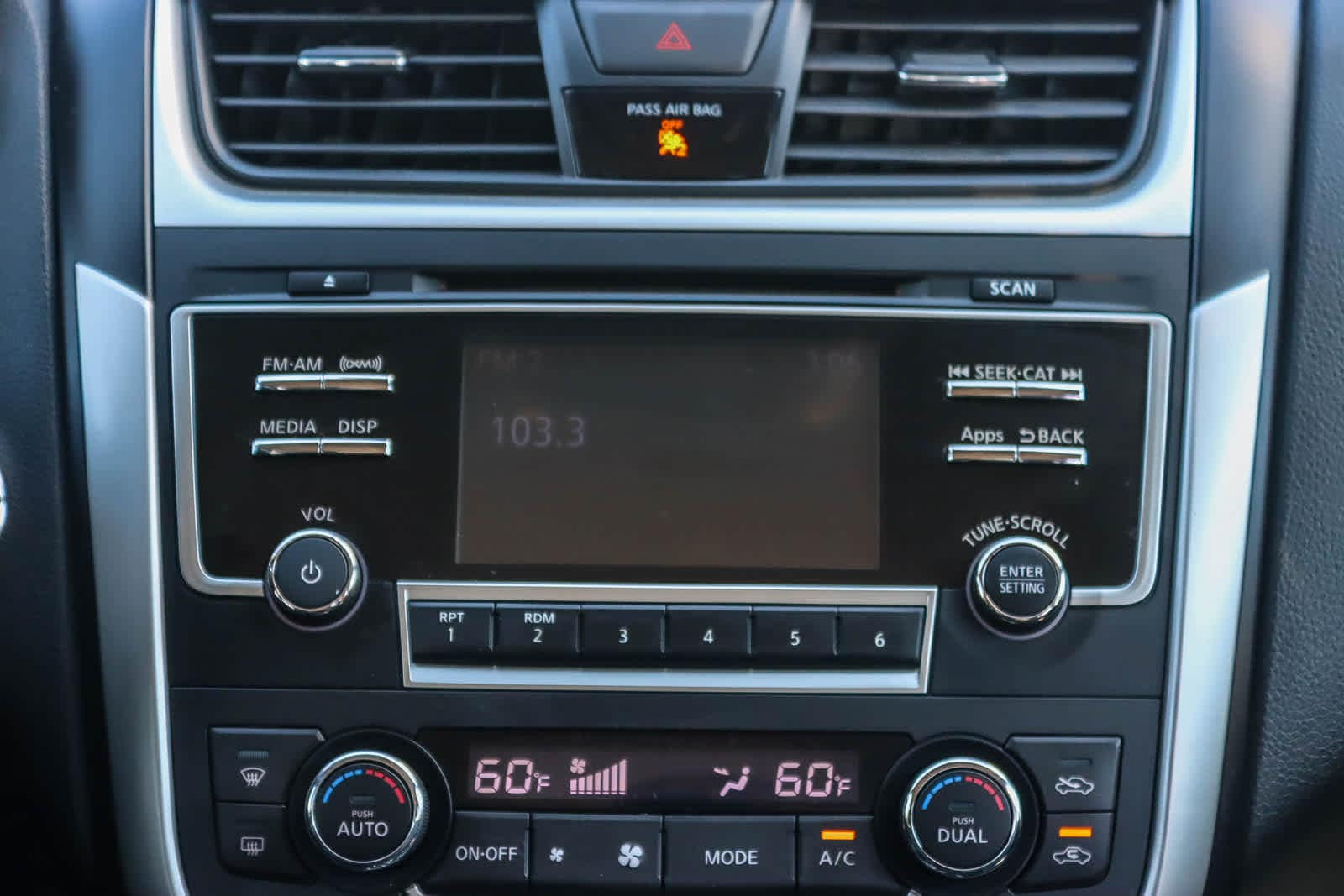 Thumbnail: 2016 Nissan Altima - 11