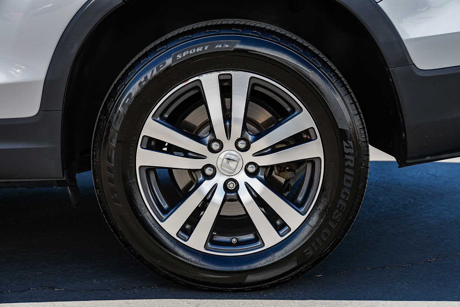 Thumbnail: 2017 Honda Pilot - 23