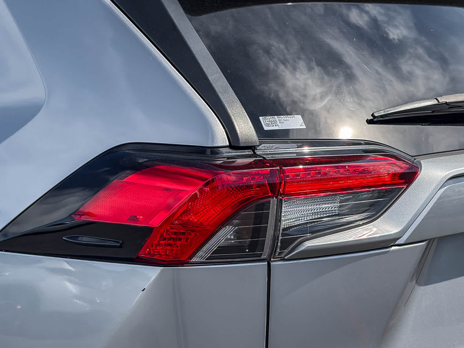 Thumbnail: 2021 Toyota RAV4 - 8