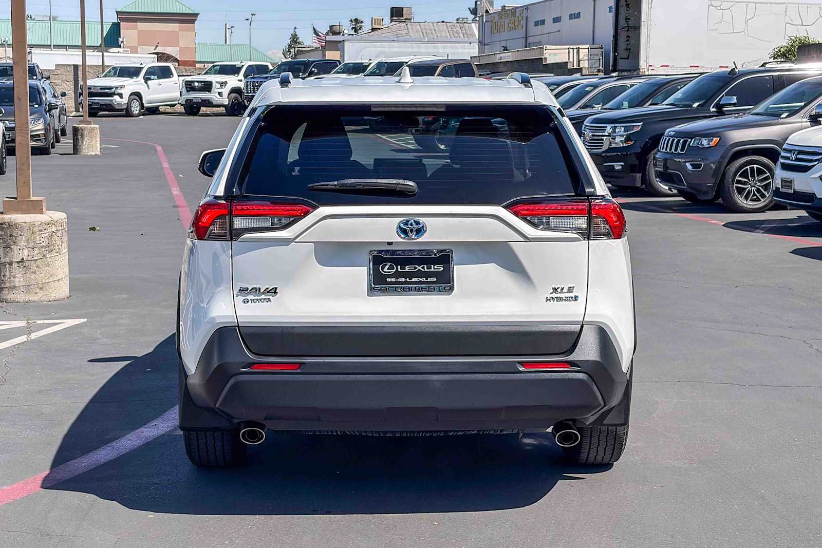 2022 Toyota RAV4 Hybrid XLE photo 2