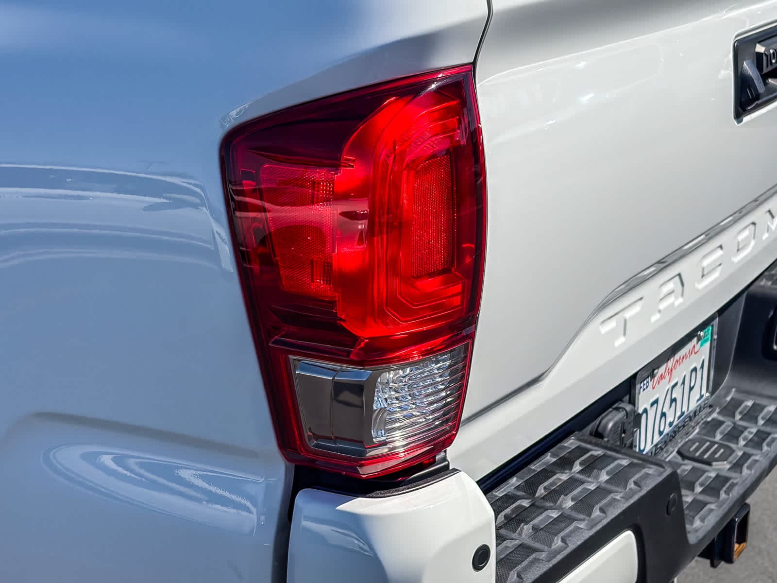 2016 Toyota Tacoma TRD Sport V6 photo 3