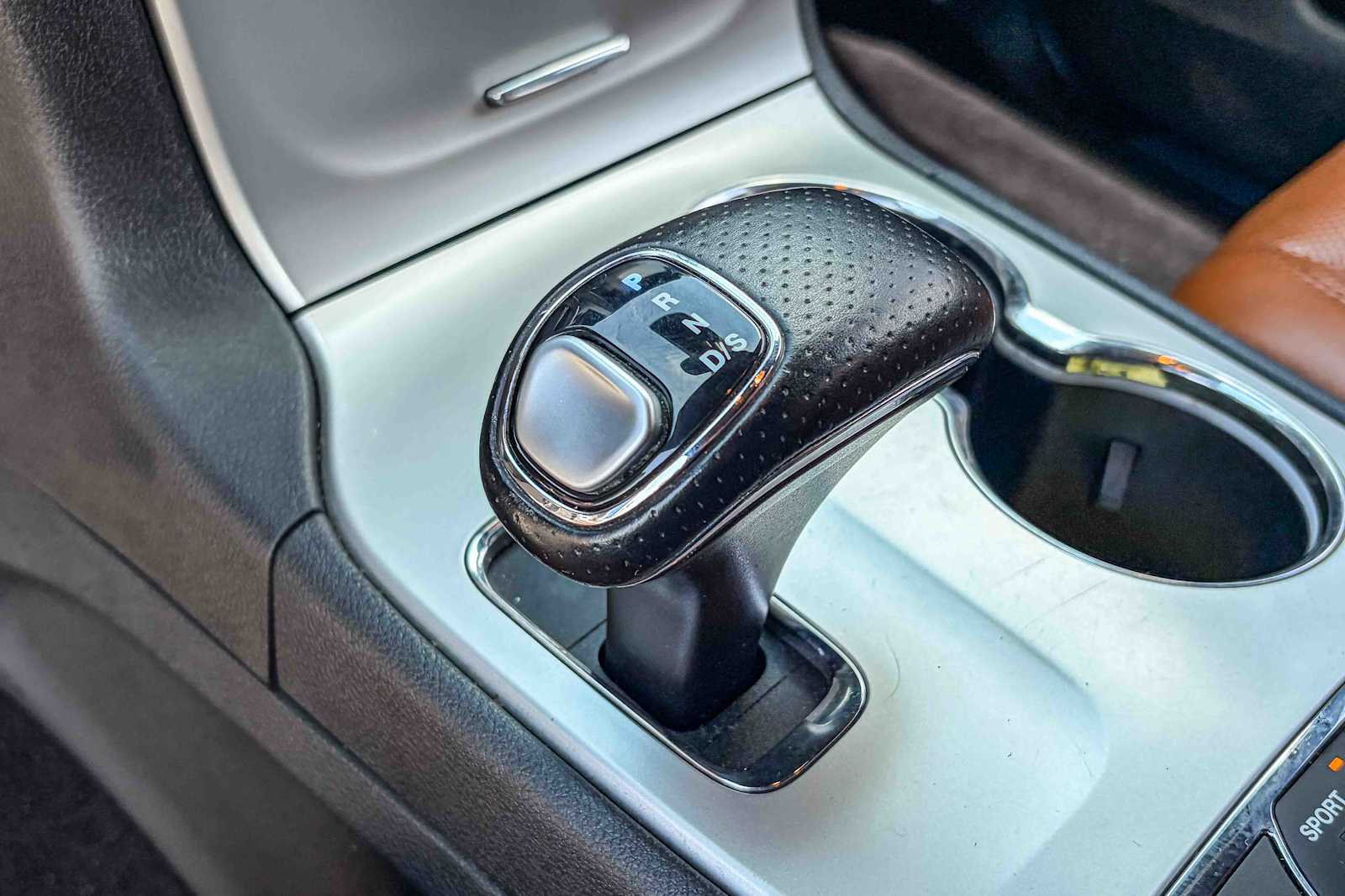 Thumbnail: 2015 Jeep Grand Cherokee - 18