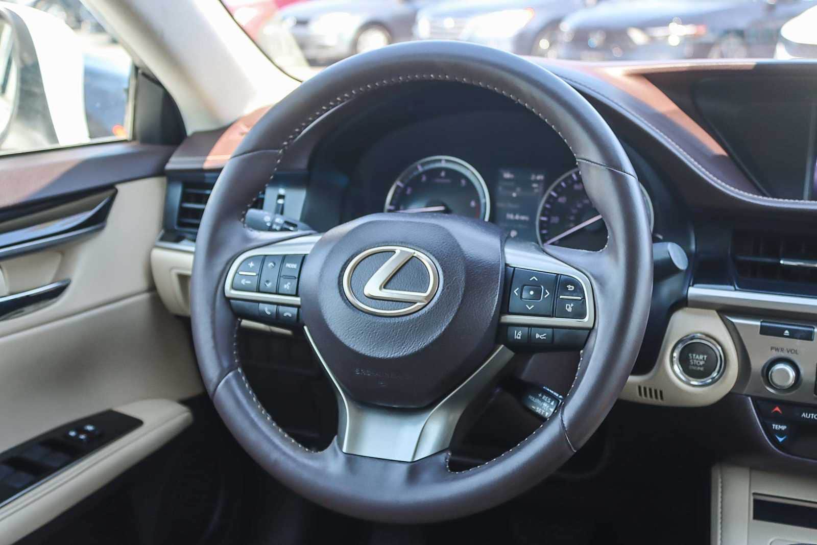Thumbnail: 2017 Lexus ES - 14