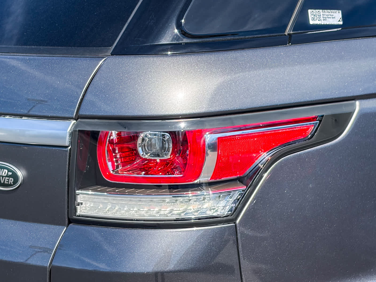 2017 Land Rover Range Rover Sport 3.0L V6 Supercharged HSE photo 3