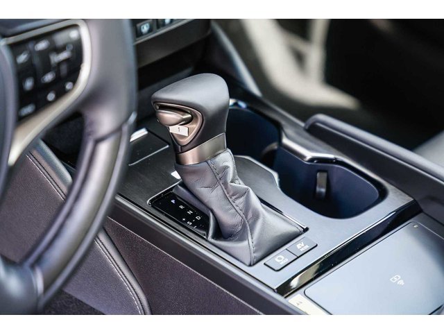 Thumbnail: 2025 Lexus ES - 23