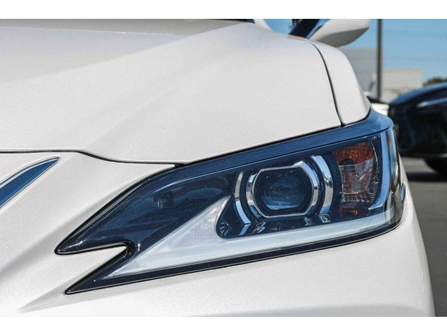 Thumbnail: 2024 Lexus ES - 7