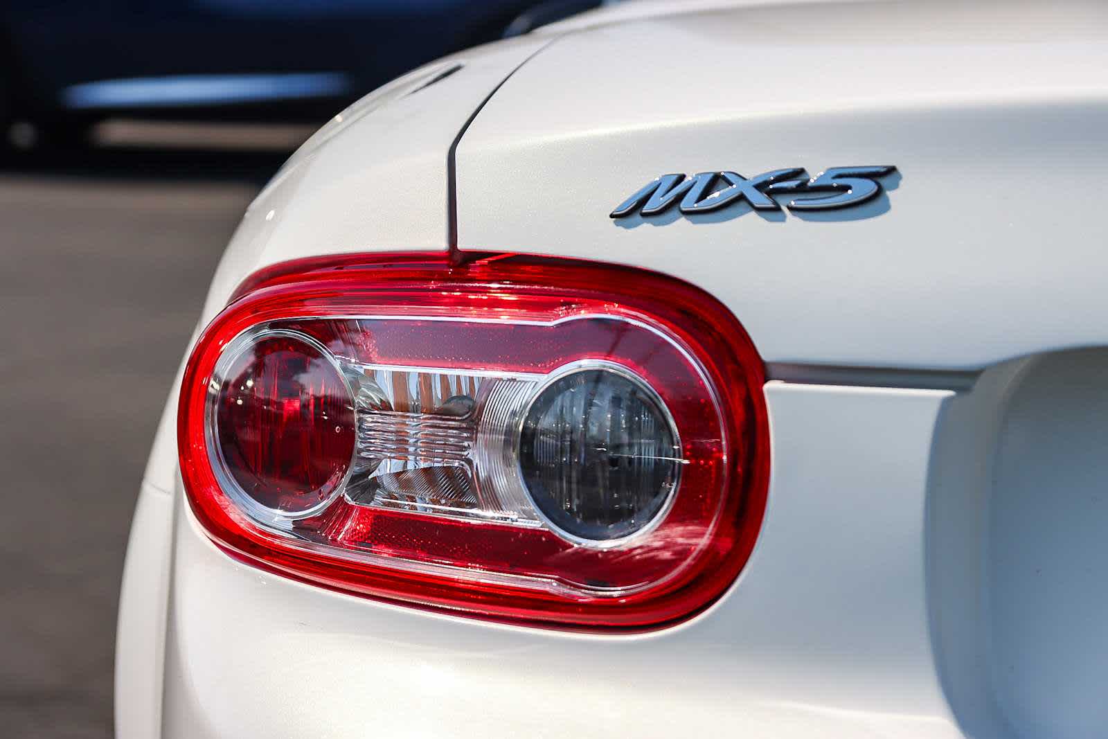 Thumbnail: 2015 Mazda MX-5 Miata - 12