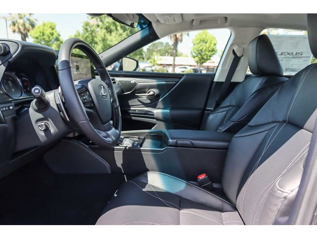 Thumbnail: 2025 Lexus ES - 20