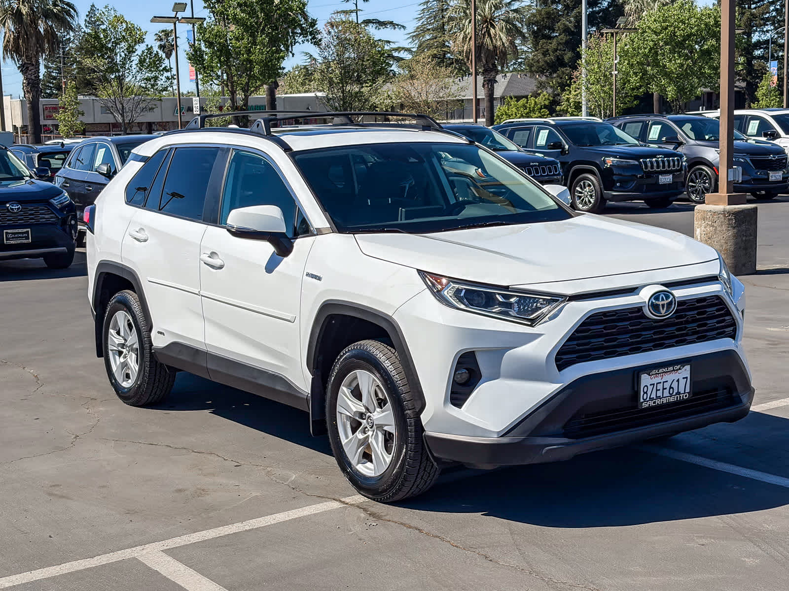 2020 Toyota RAV4 Hybrid XLE photo 4