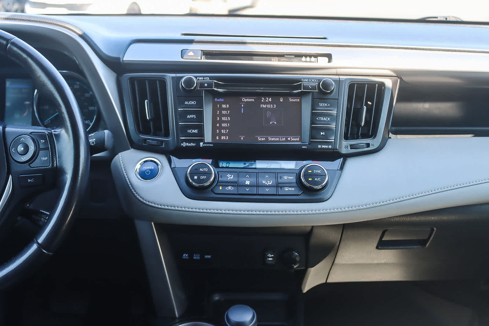 Thumbnail: 2017 Toyota RAV4 - 12