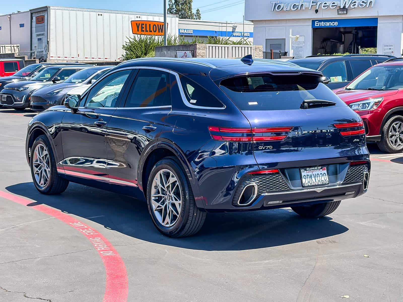 Thumbnail: 2022 Genesis GV70 - 2