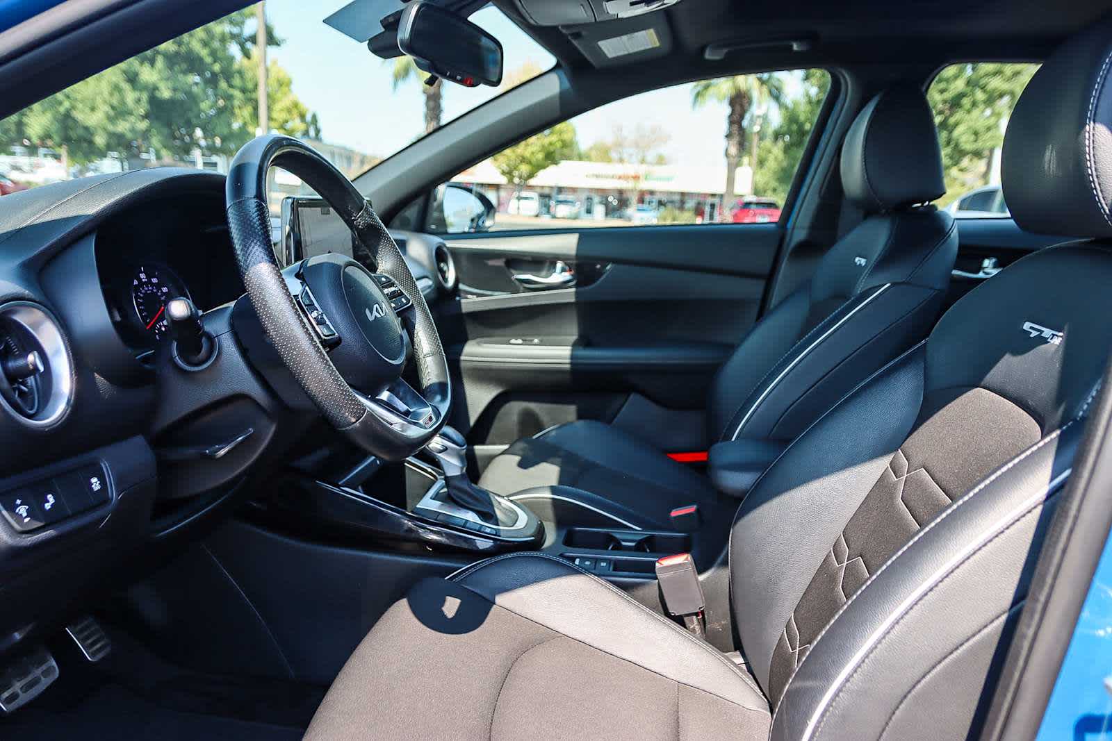 Thumbnail: 2023 Kia Forte - 23
