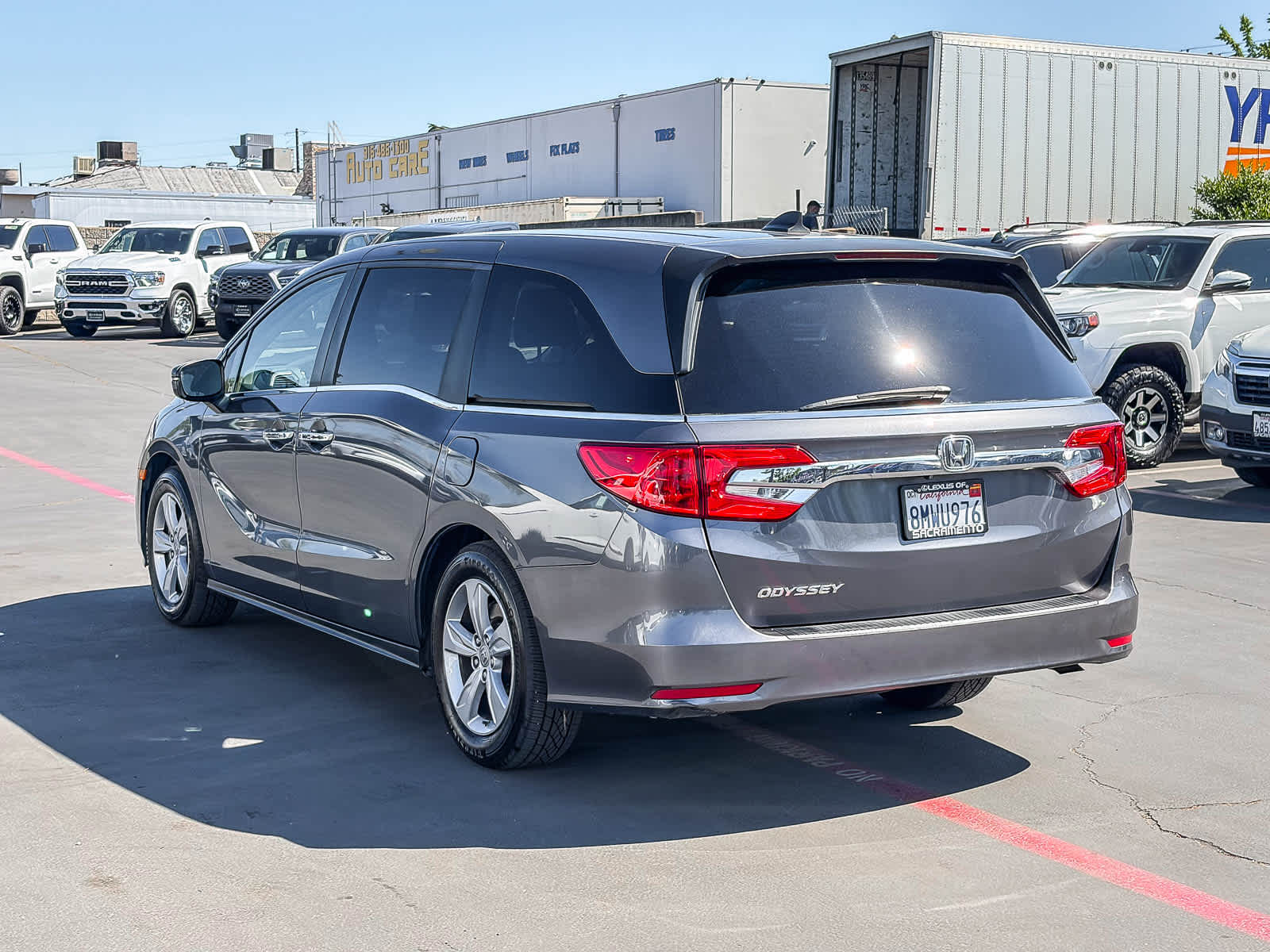 2019 Honda Odyssey EX-L w/Navigation & RES photo 2