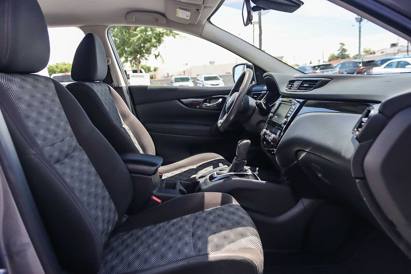 Thumbnail: 2019 Nissan Rogue Sport - 25