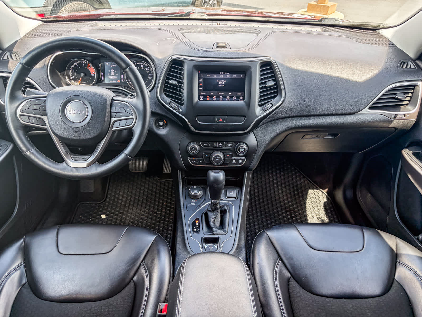 Thumbnail: 2019 Jeep Cherokee - 11